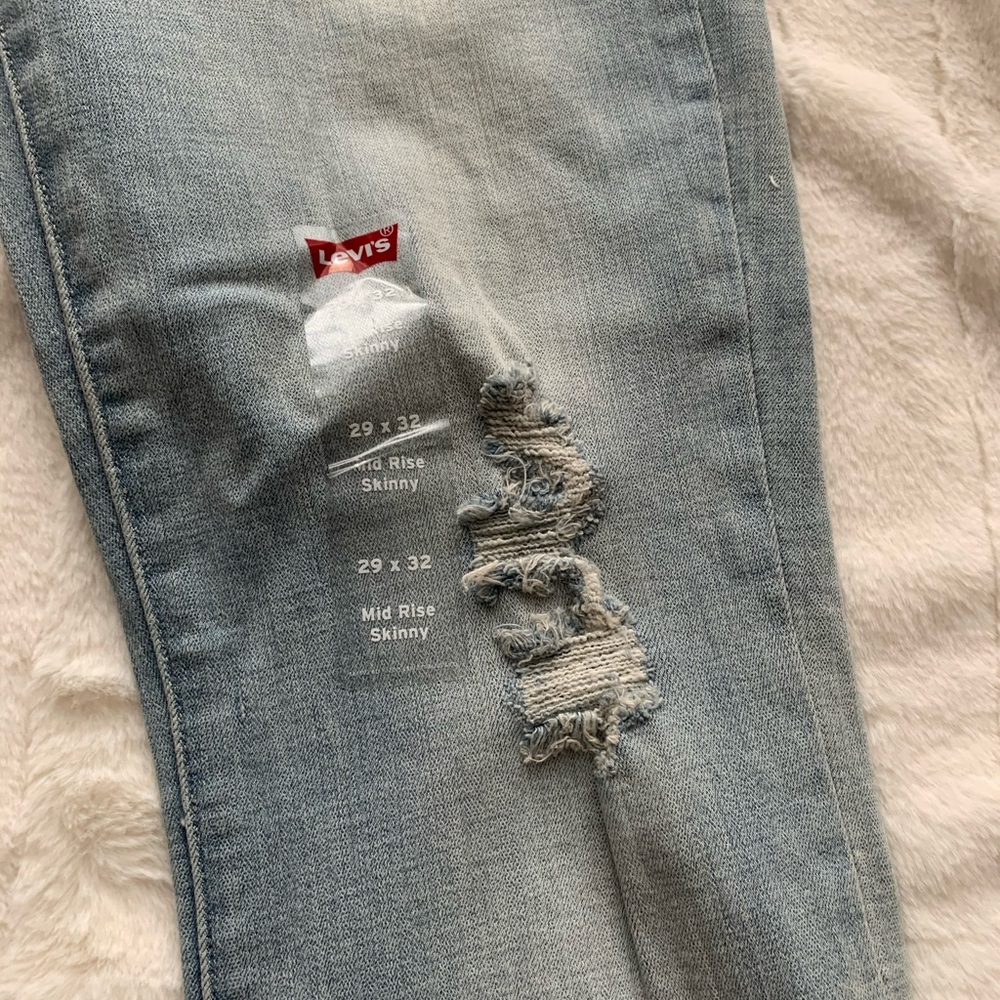 Levi’s Mid Rise Skinny - Picture 6 of 6
